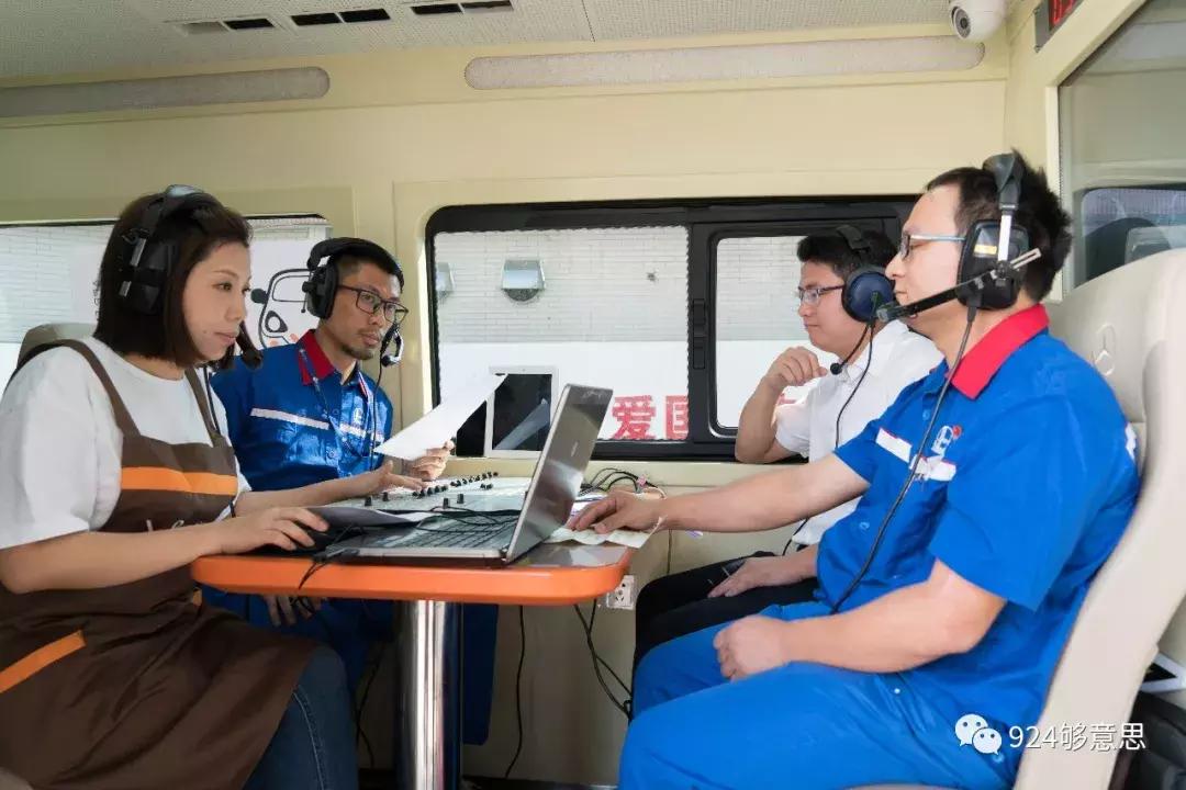 他们“兼职”半日,加油开卡冲咖啡,这个服务我给101分!