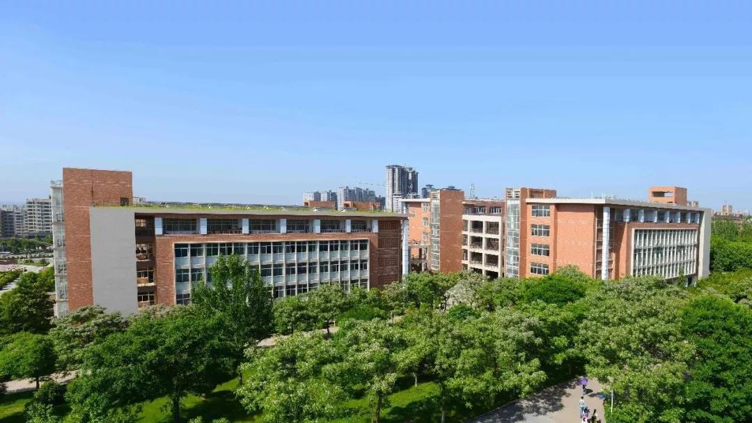 濂崇鏁欐巿璁插骇,濂崇鏁欐巿