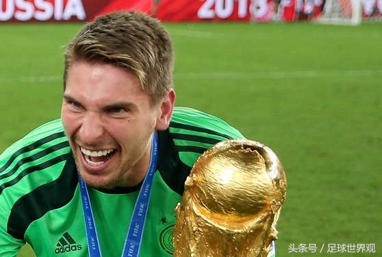 前德国二号门将造最囧乌龙颜面扫地，那一刻他忘记了足球规则