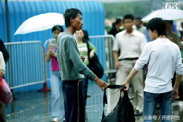 「人老了就开始喜欢怀旧」90年代的广州火车站，究竟有多恐怖？