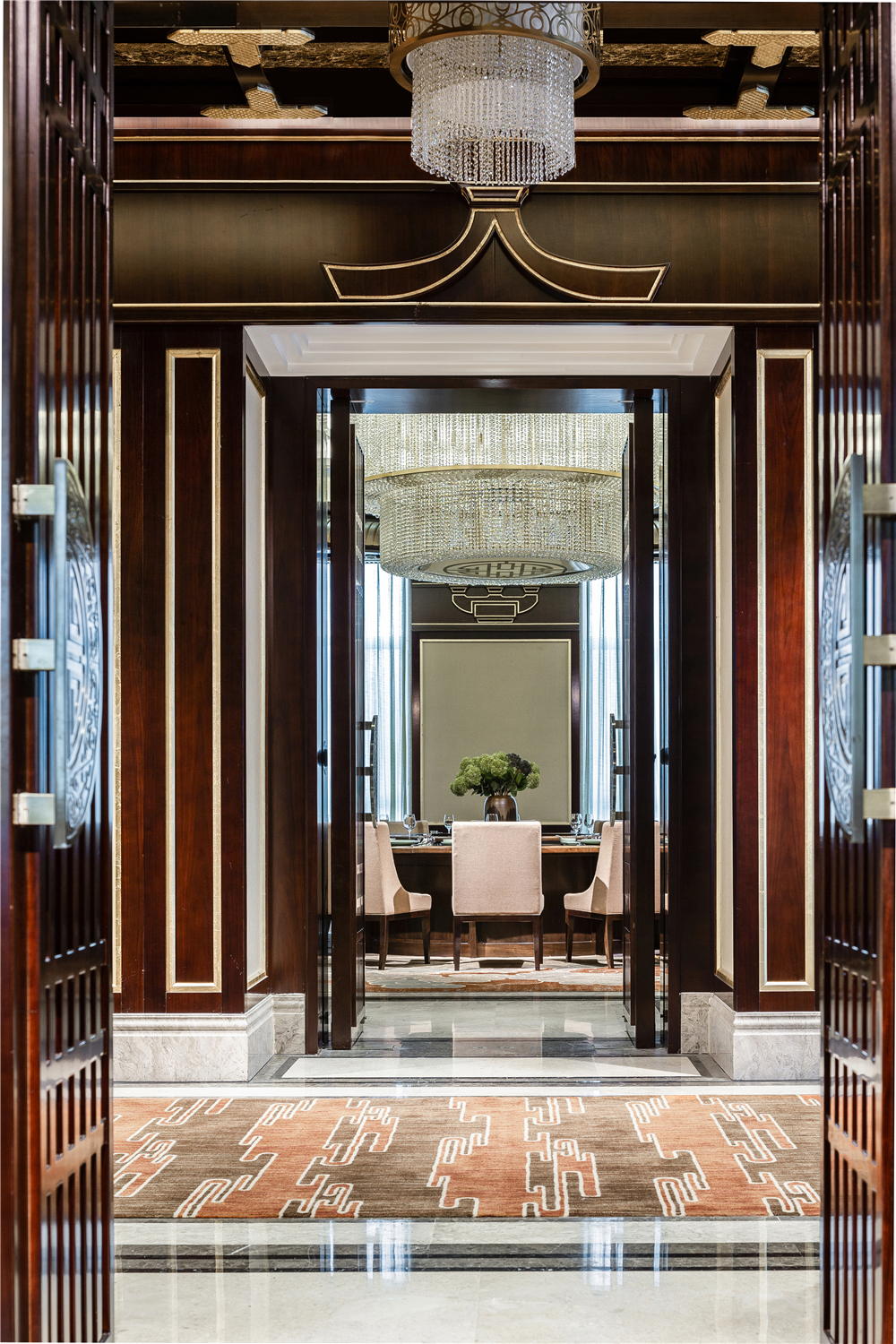 涞源白石山华中假日温泉酒店餐厅,涞源温泉小镇离白石山多远