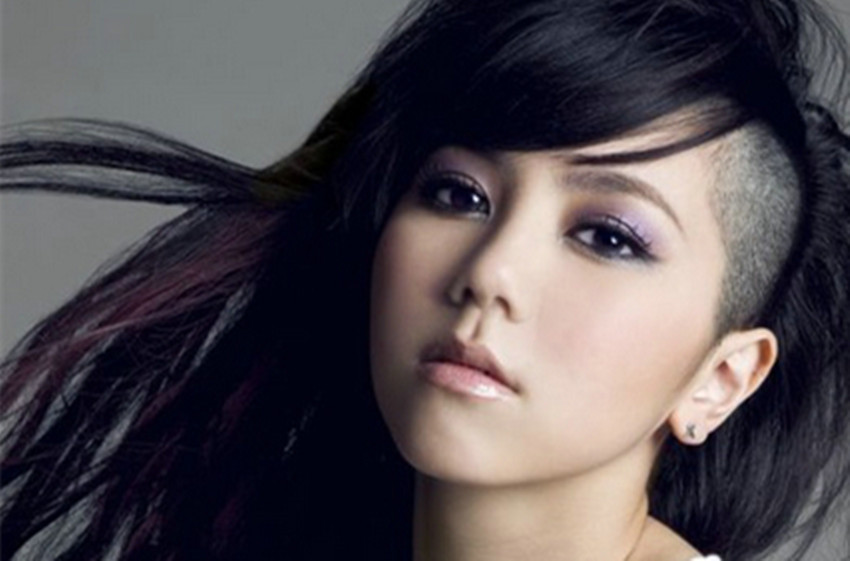 邓紫棋翻唱歌曲往事只能回味,邓紫棋现场演唱往事只能回味