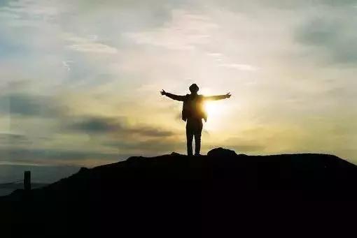 女人挣钱不是责任而是价值,男人挣钱叫责任女人挣钱叫尊严