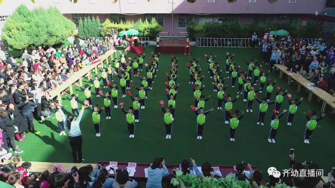 迎国庆健身操表演视频幼儿园,幼儿园大班器械操国庆串烧