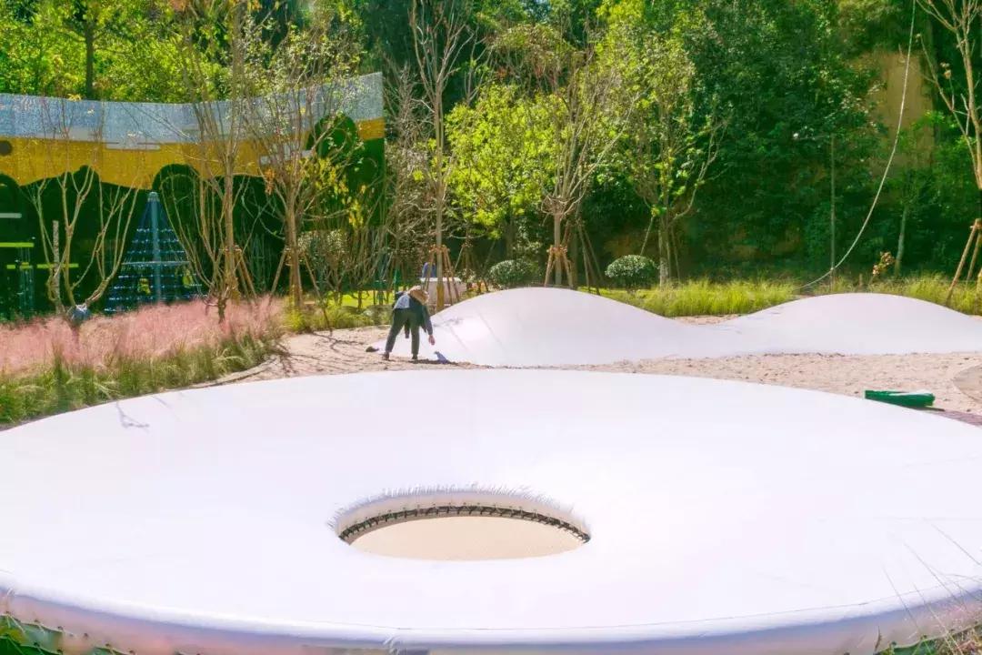 郑州足球小镇有真草足球场吗,郑州足球小镇现状