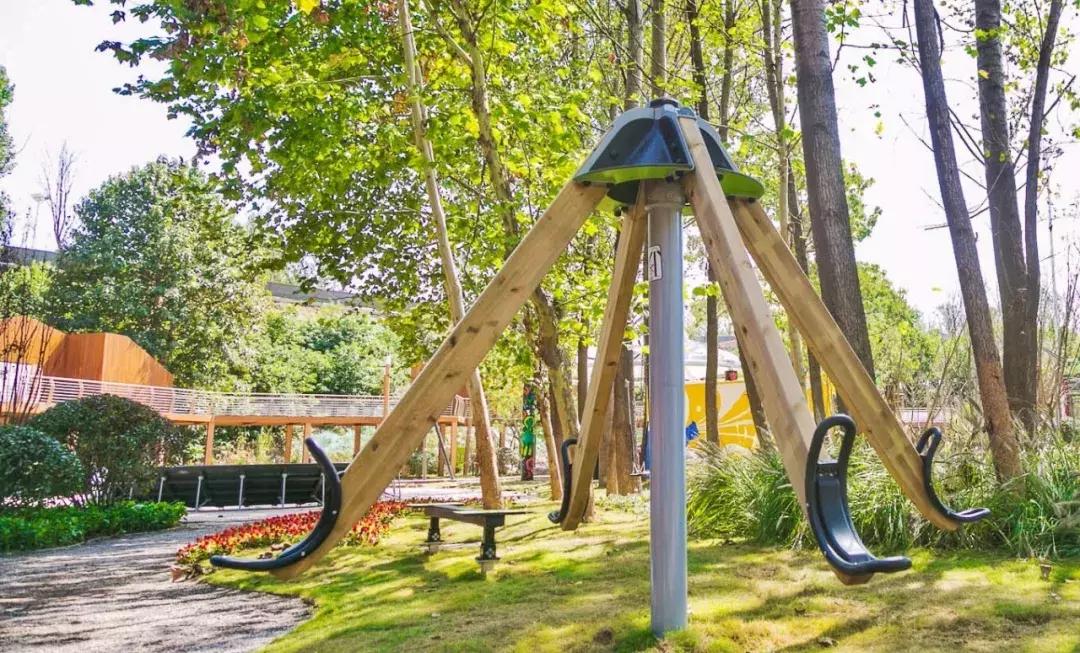 郑州足球小镇有真草足球场吗,郑州足球小镇现状