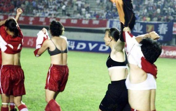 她曾是孙雯接班人，进球后庆祝动作太出人意料，现被足联禁止！