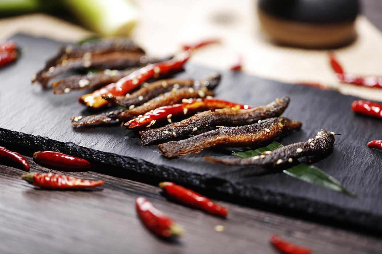 小小泥鳅好吃吗,野生的小干泥鳅怎么做最好吃呢