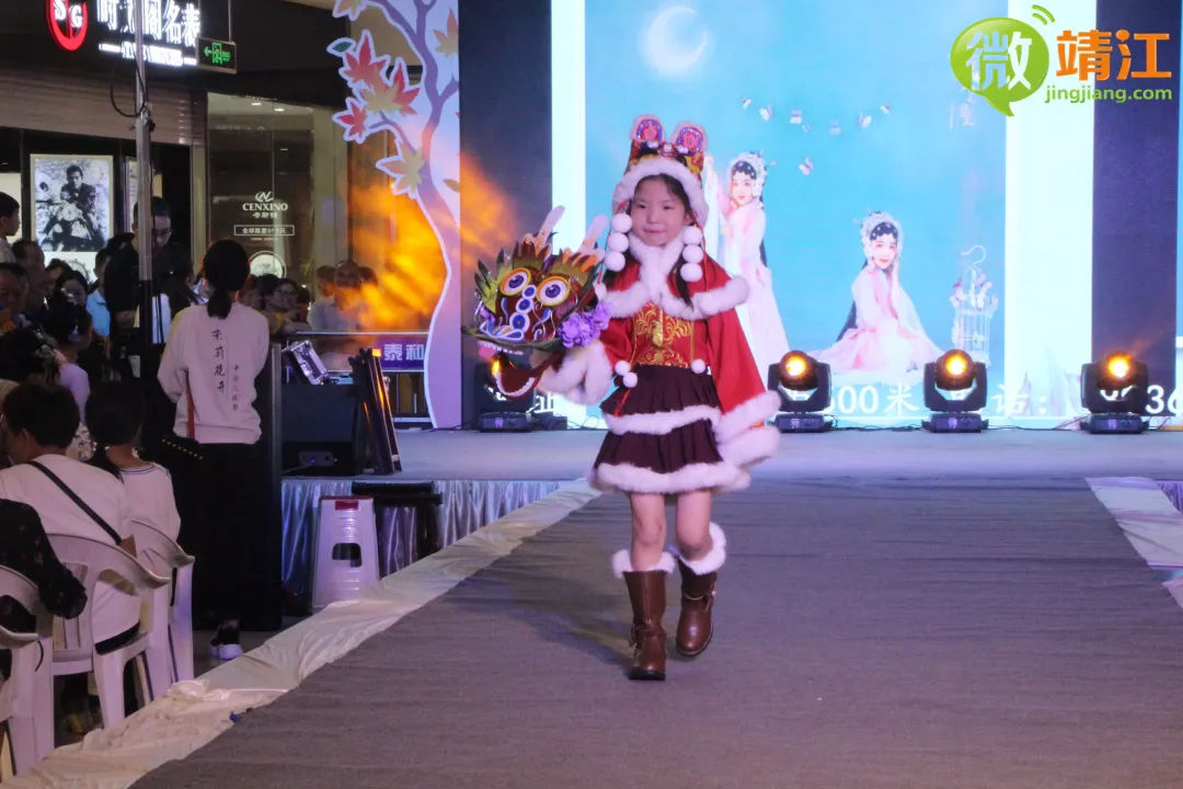 微靖江：这里发生了什么？竟引来近千名靖江人围观！还各种拍照