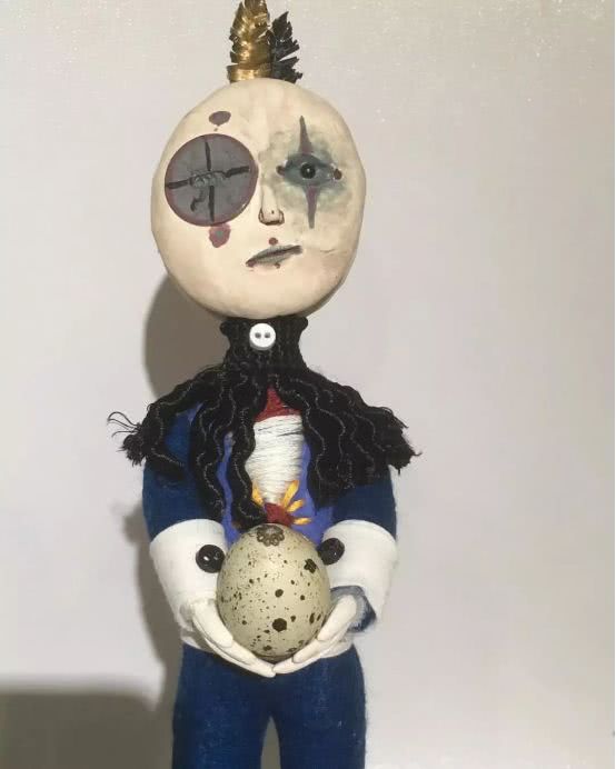 孩子用盒子建造废弃城市在家里,12岁男孩自己捡破烂