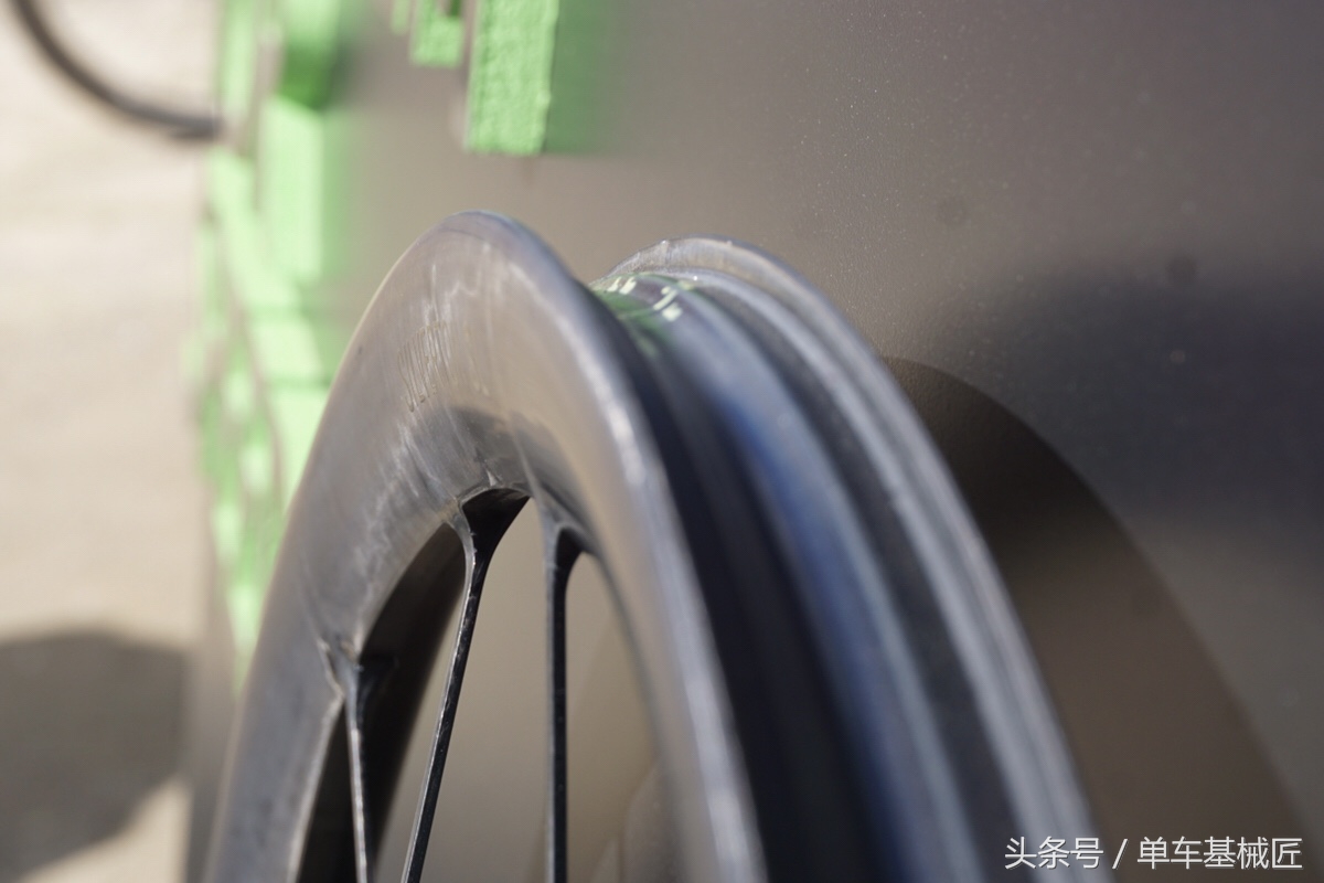 很粗的辐条公路车碳纤维轮组,碳纤维轮组辐条张力不够会怎么样