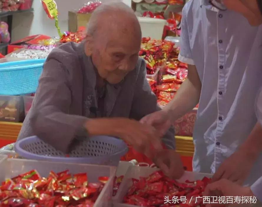 快来逛这家神奇的“喜铺店”，101岁老板娘亲自给新婚的你送幸福