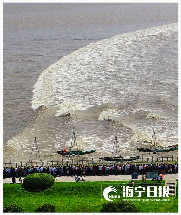 拍钱塘江大潮遭巨浪瞬间吞没,为了拍照被潮水冲走身亡