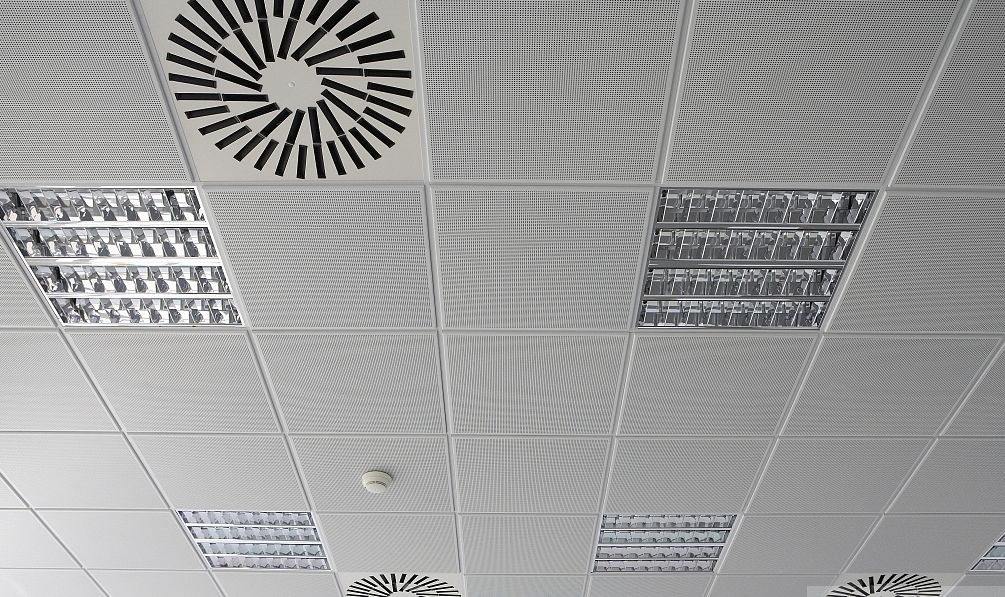集成吊顶和普通吊顶哪个更好,为什么大家都不愿意装集成板