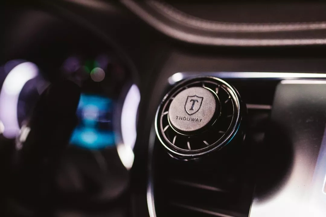 没有男人能拒绝！“飞机引擎”装车里，妹子和我回家睡！