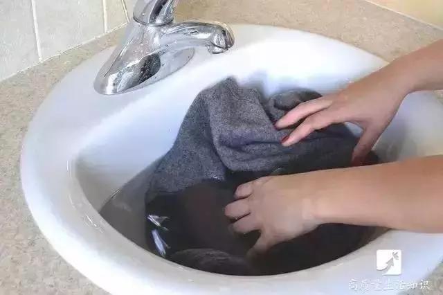 羊毛衣服缩水一招就复原,衣服洗缩水了能复原吗