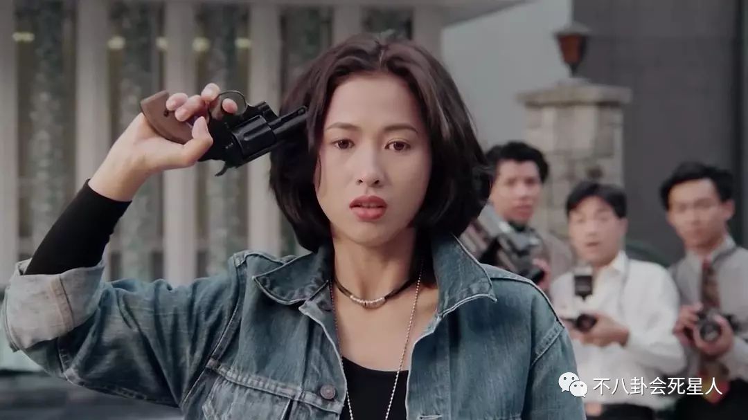 天生斜视参加选美，后成顶级打女被烧伤，当红时退圈为救患癌父亲