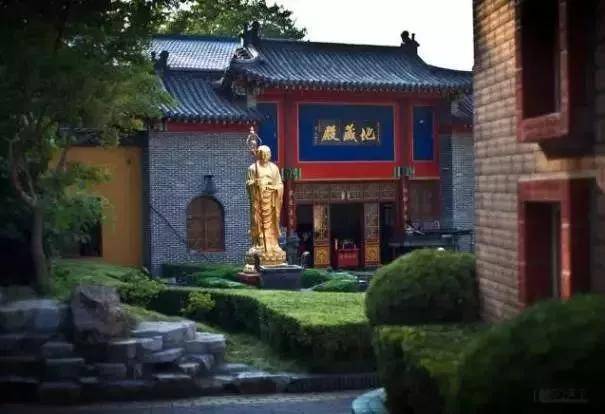 出去人从众,玄武为你安排了身边的风景