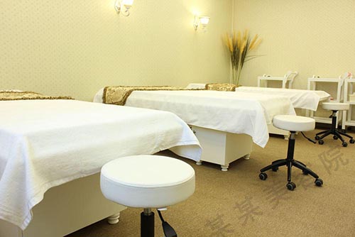 最近脸部红血丝越来越多什么原因,脸部红血丝的原因及治疗方法