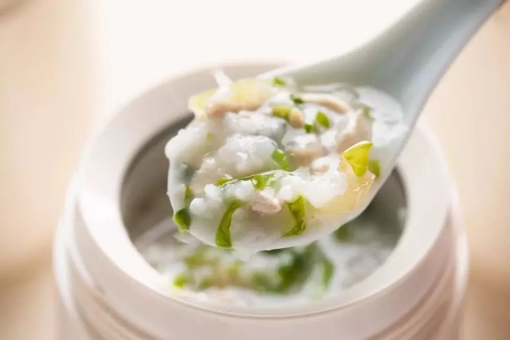 放在水杯里面的便携加湿器,可充电方便携带的加湿器