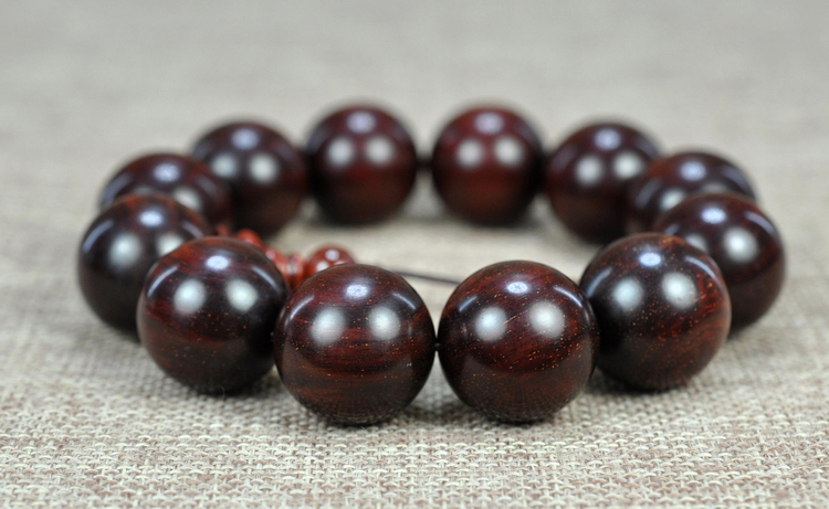 小叶紫檀手串盘出麻纹是什么原因,血檀手串和小叶紫檀盘玩有啥区别
