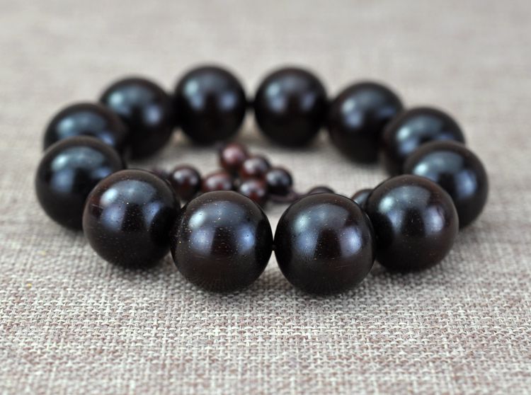 小叶紫檀手串盘出麻纹是什么原因,血檀手串和小叶紫檀盘玩有啥区别