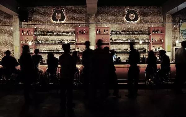 开一个酒吧需要什么,想开个酒吧有什么建议