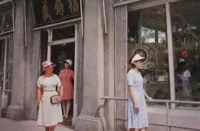 天津最奇葩的便利店 (天津水上公园奇葩跳舞视频)