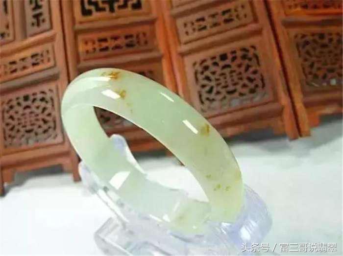 翡翠手镯圈口大点好还是小点好,翡翠手镯要买多大圈口合适