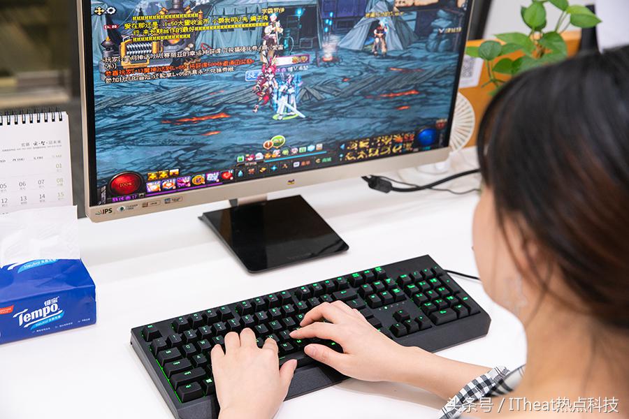 雷蛇入门机械键盘,雷蛇黑寡妇蜘蛛v3绿轴键盘测评