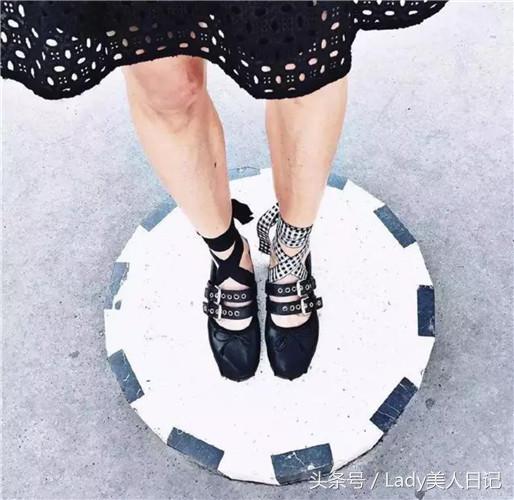 潮马丁靴应该怎么搭配最好看,马丁靴搭配什么穿才好看