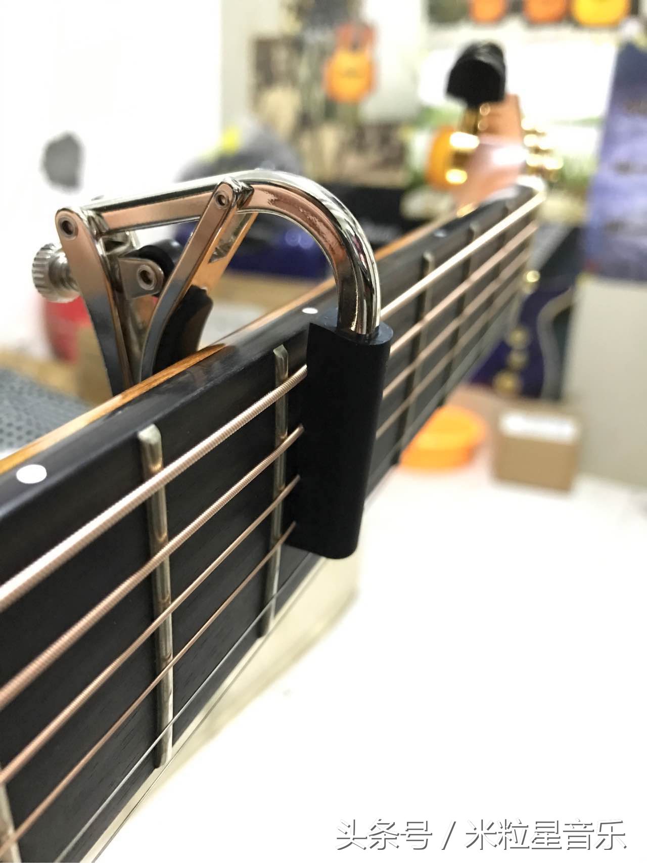 吉他初学者变调夹的使用方法,吉他初学者怎么用变调夹