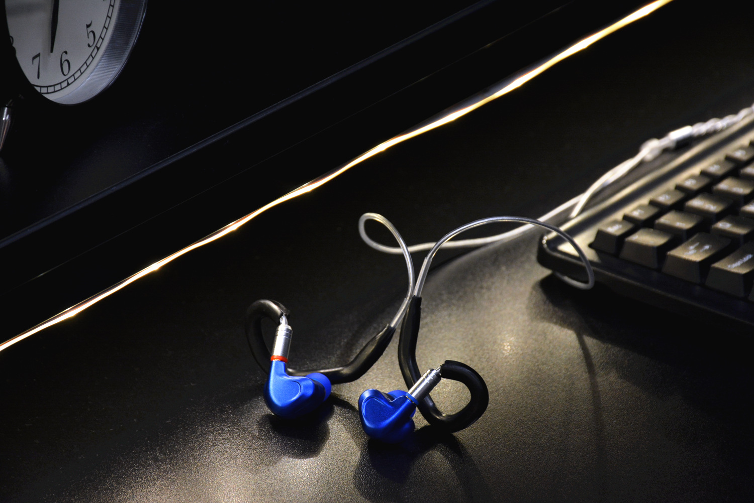 罕见六单元圈铁，线材可换，风格能调，BGVPDMG发烧级耳机体验