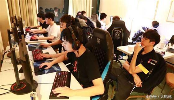 英雄联盟s8rng对阵c9香锅,英雄联盟s8总决赛uzi