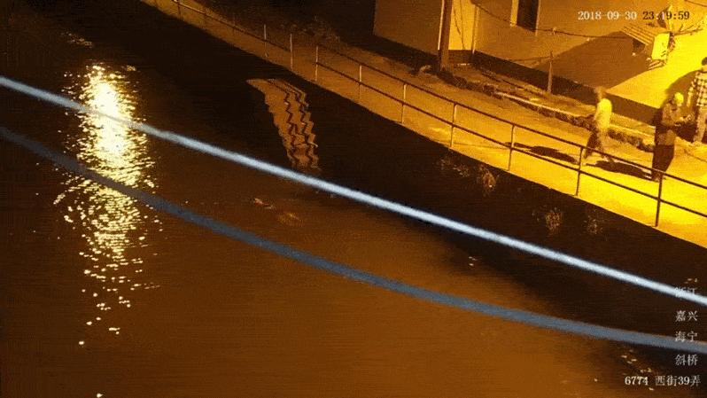 半夜听到河边有哭声，海宁老夫妻俩跑出门去一看大事不好……