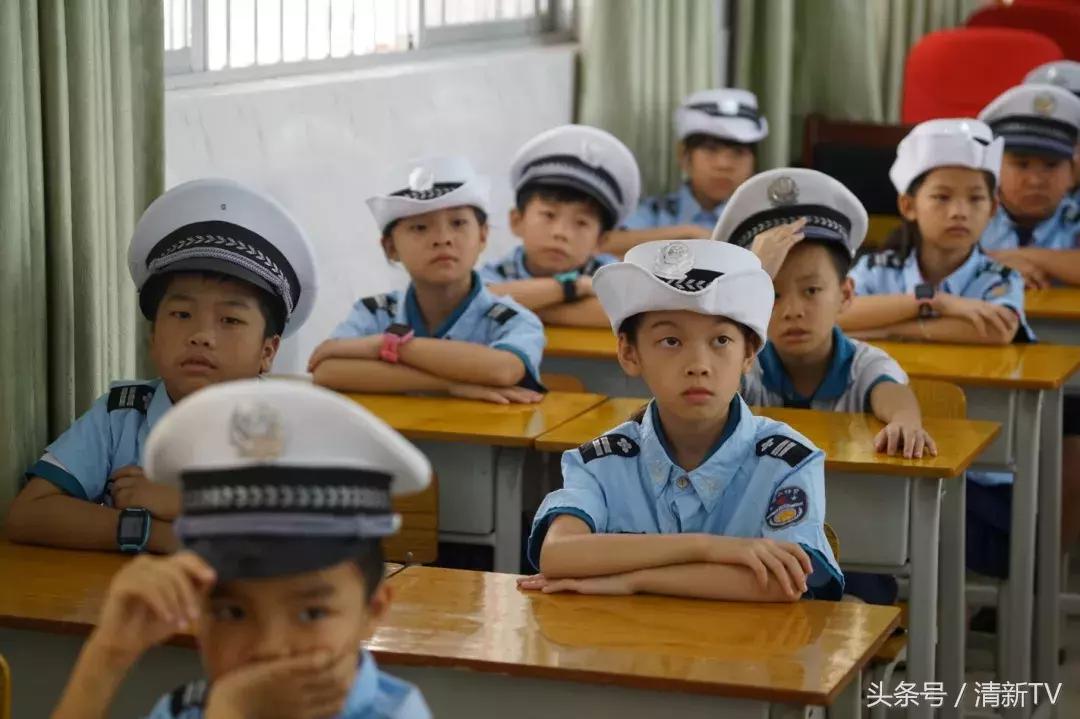 小学生当交警感受,成为交警