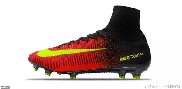 c罗15年踢曼城,c罗15代球鞋