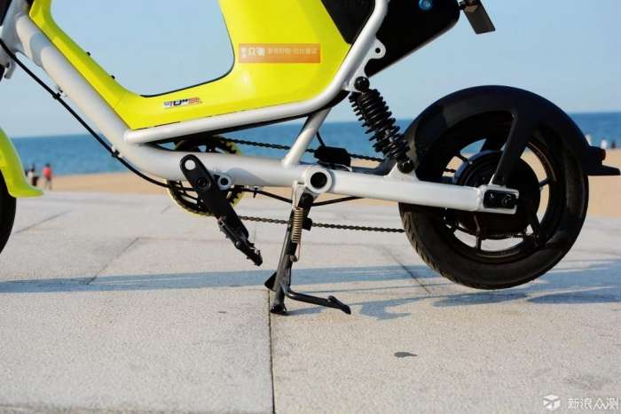 这才是真正的电动自行车,小牛评测特斯拉