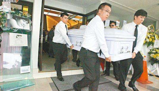 周星驰成名前辛酸经历,周星驰成名前的心酸历程