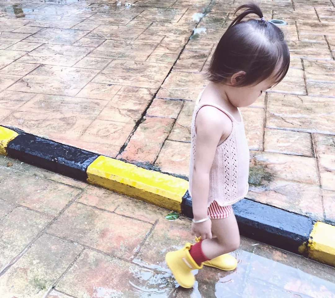 你“嗤之以鼻”的雨靴，其实是潮娃们最想要的礼物