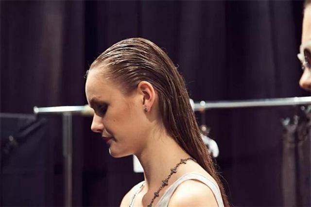 一个方法判断你是否有脱发,造成脱发的原因无非就这5个