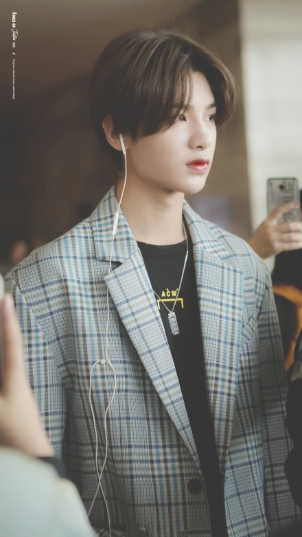 《明星大侦探》第二期录制现场，邓伦鬼鬼都来了，新嘉宾被质疑