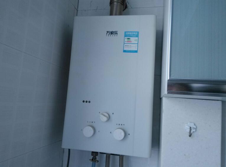 燃气热水器比电热水器有什么优点,燃气热水器和电热水器的区别视频