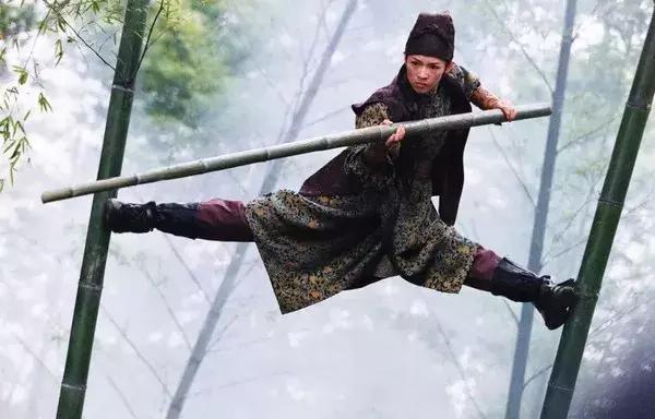 气质气场兼具的章子怡最喜欢用的口红色号！