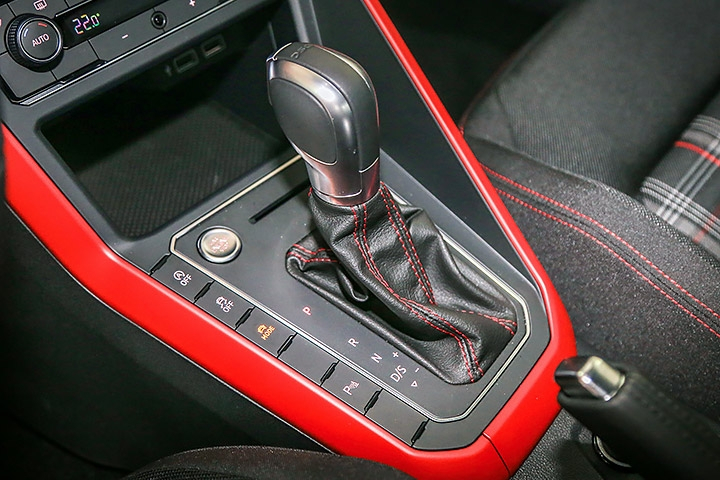 试驾大众新款pologti,大众新款pologti试驾山路