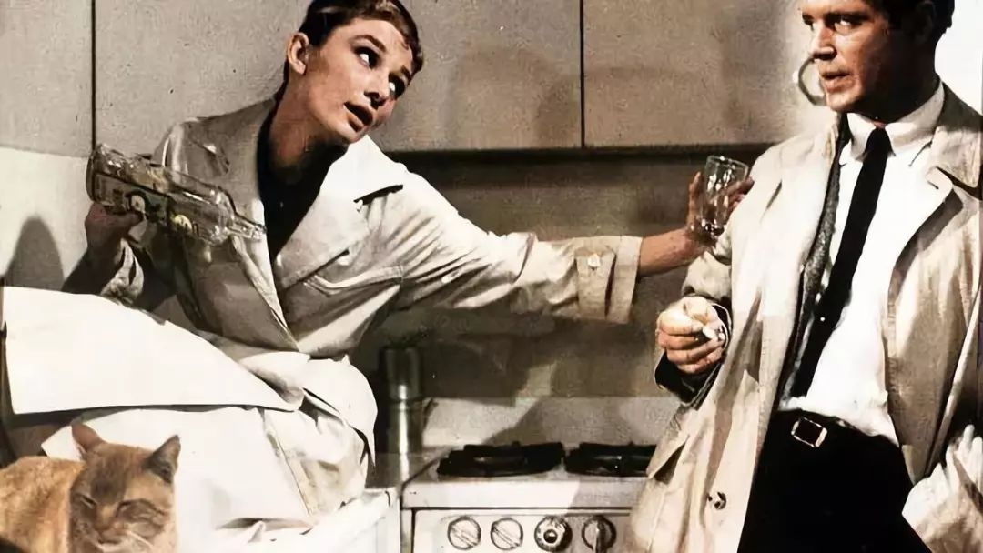 风衣里面穿什么比较搭配男,风衣内穿什么