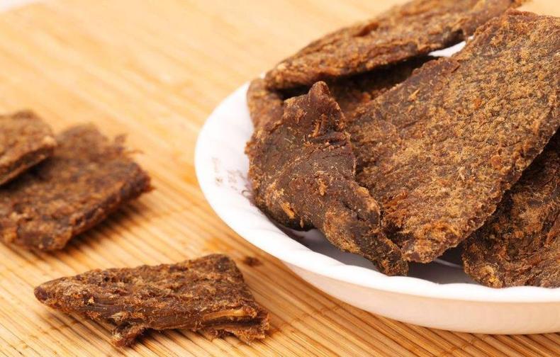 看追剧必备小零食麻辣手撕牛肉干,麻辣牛肉追剧小零食