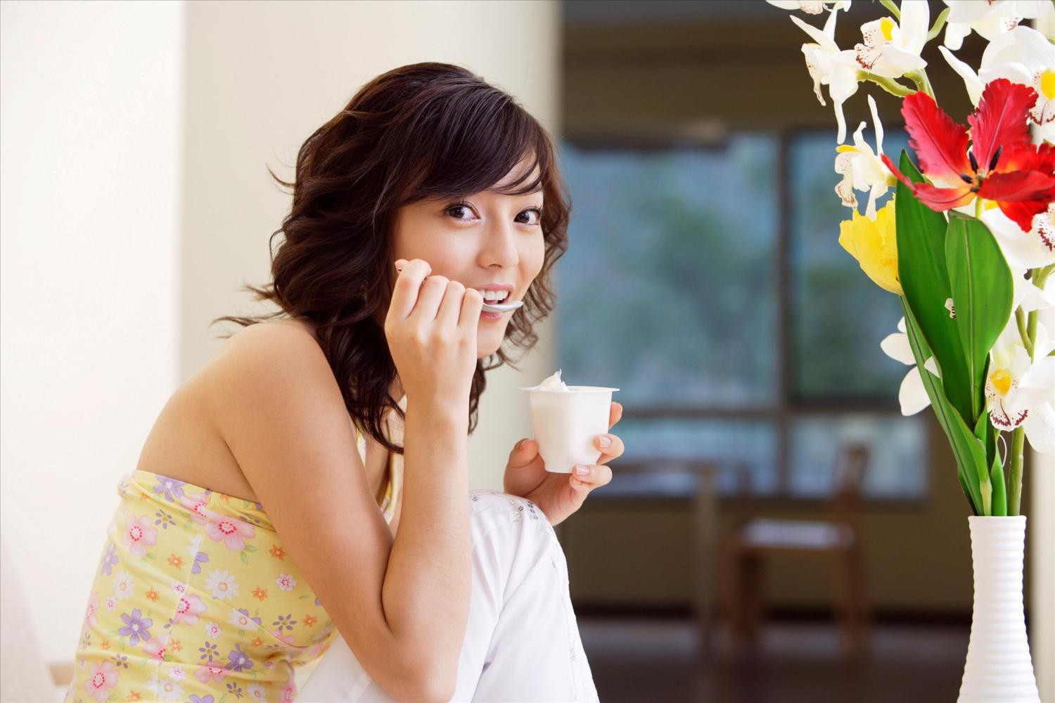 痘痘要不要处理,痘痘反复长别用手挤教你正确祛痘