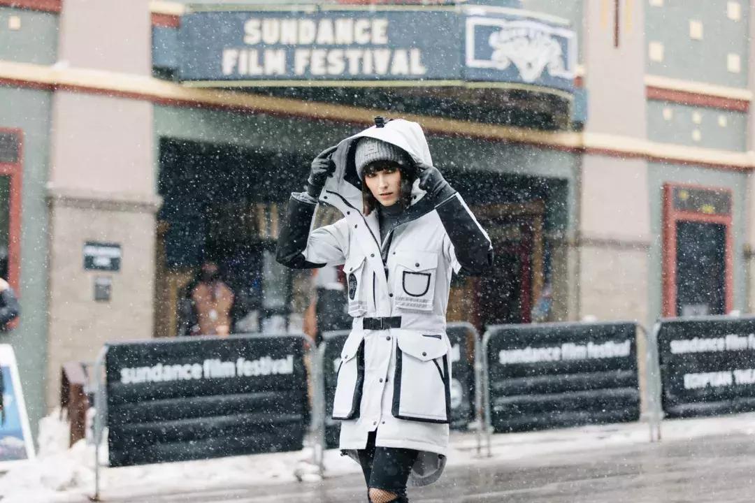 加拿大鹅羽绒服和moncler哪个好,moncler经典款羽绒服深度解析