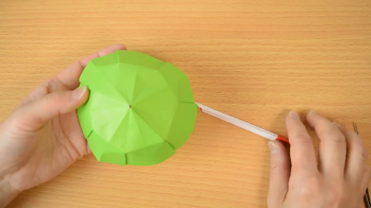 儿童手工折纸小雨伞教程,儿童折纸小雨伞最简单折纸方法